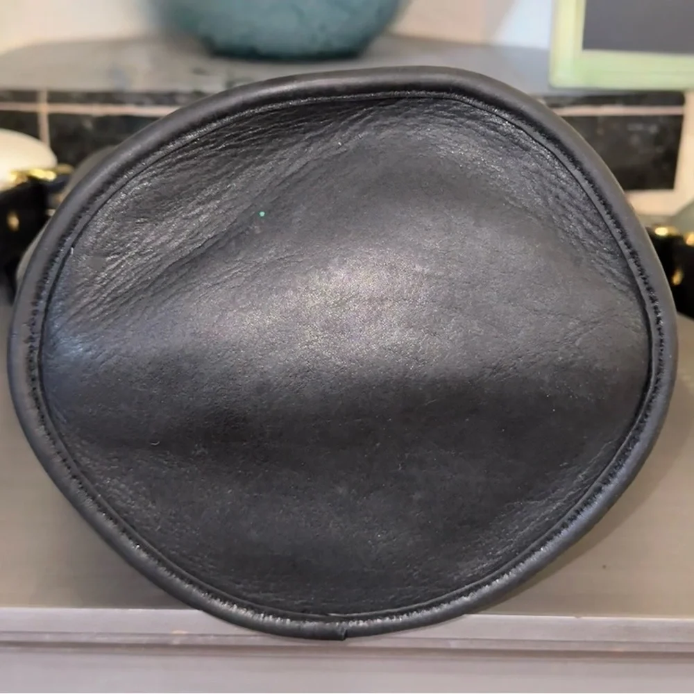 Coach 1993 Helen Berg's Legacy Bucket Bag - Black Glove-tanned leather & brass - Picture 6 of 16